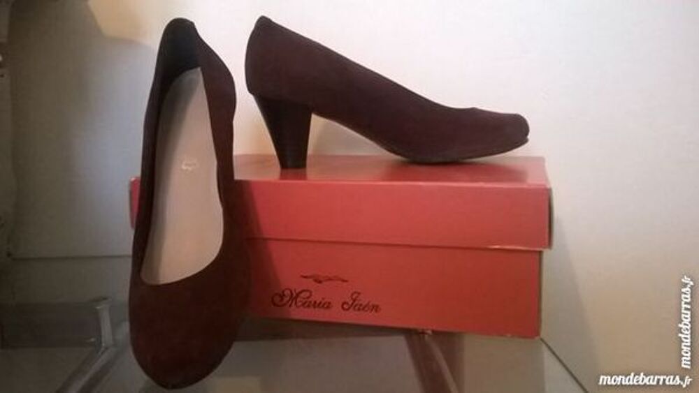 El&eacute;gantes chaussures talon en daim bordeaux Chaussures