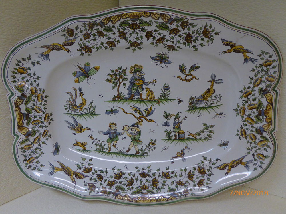 Plat d&eacute;coratif " Moustier " 1900, Décoration