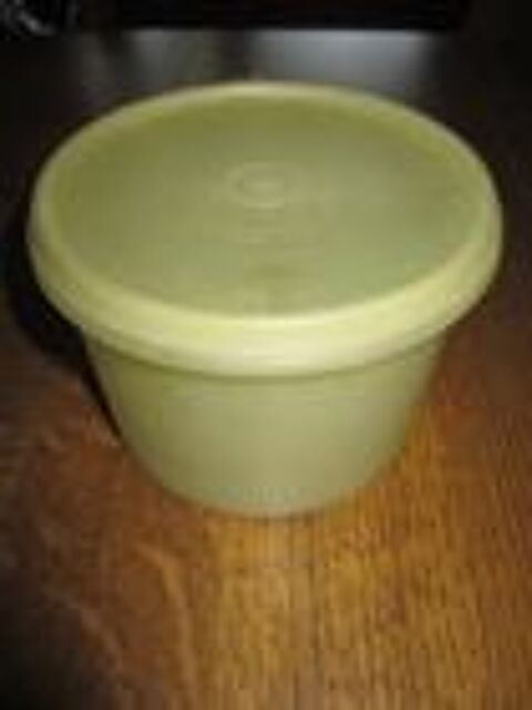Boite ronde tupperware 10 cm x 14 cm vintage 0 Mérignies (59)