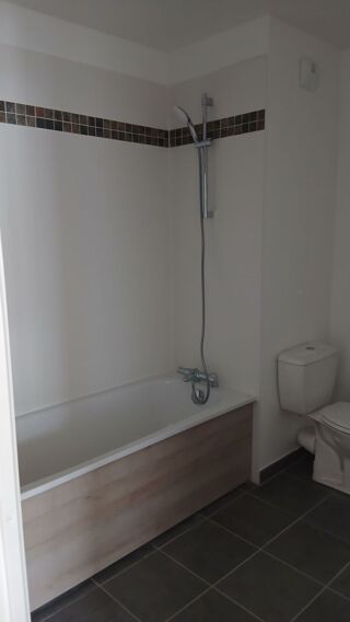  Appartement � louer 4 pi�ces 83 m� �taples
