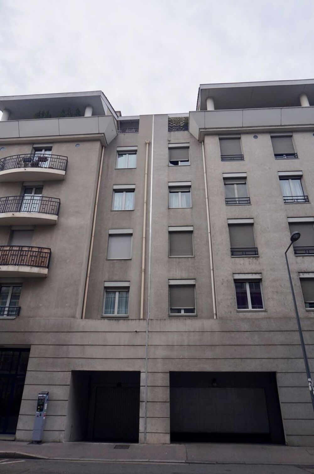 Location Parking/Garage GARAGE VILLEURBANNE DANS RESIDENCE FERMEE Villeurbanne