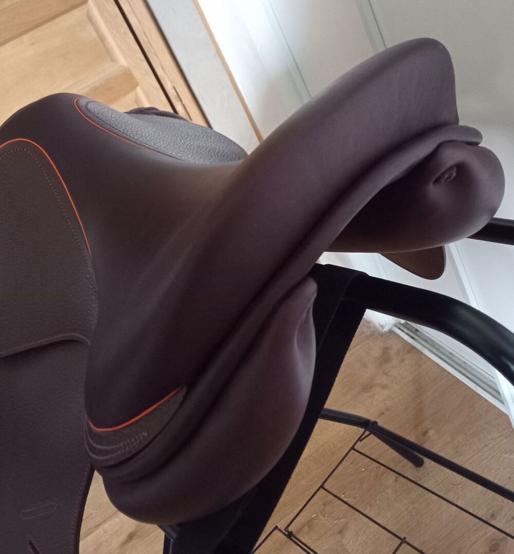 Selle childeric FMP 17.5" neuve Sports