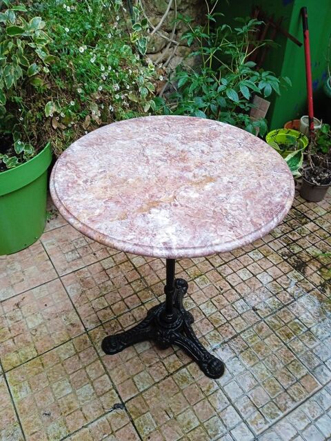 Table bistro ronde marbre rose et pied fonte 140 Saint-Maixent-l'�cole (79)