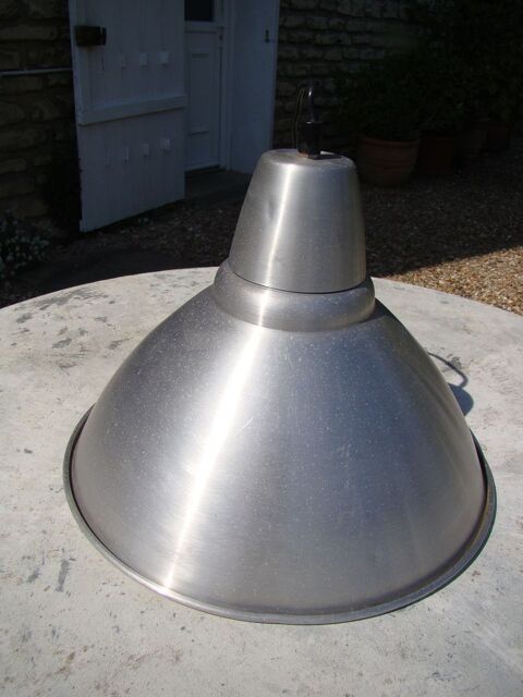 Suspension en alu  � 36,5 cm   
10 Gargenville (78)