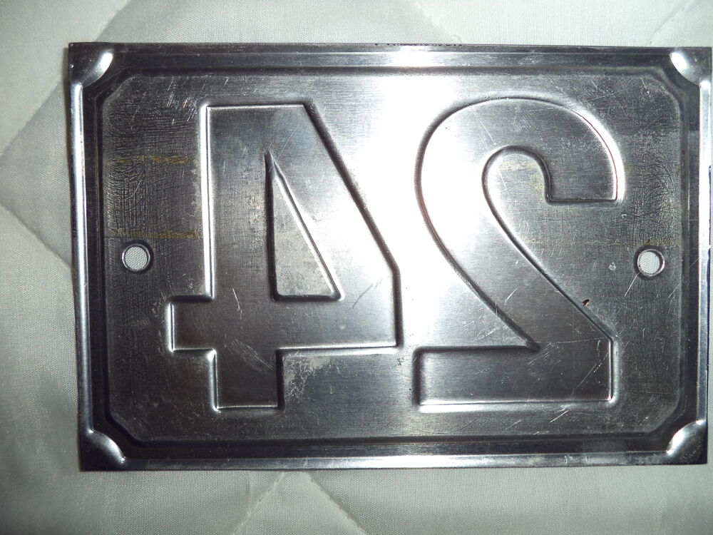 Plaque de rue n&deg; 24 neuve Bricolage