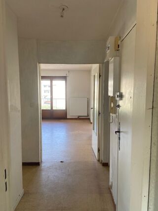  Appartement à louer 4 pièces 80 m²