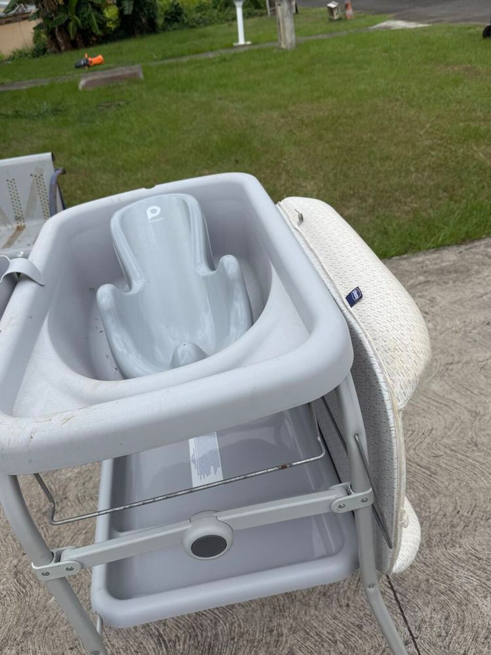 Table &agrave; langer et baignoire Puériculture