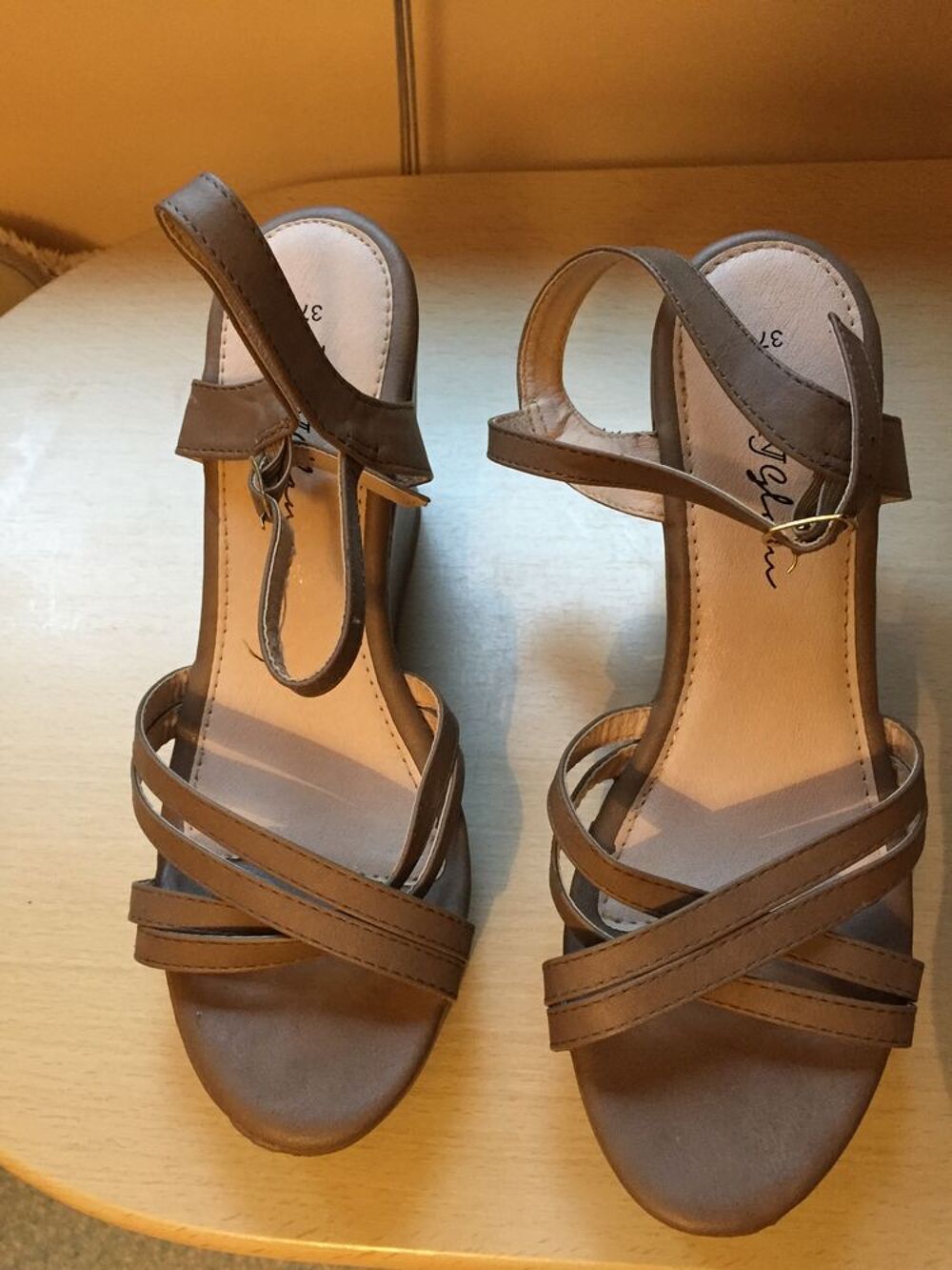 Sandales compens&eacute;es Chaussures