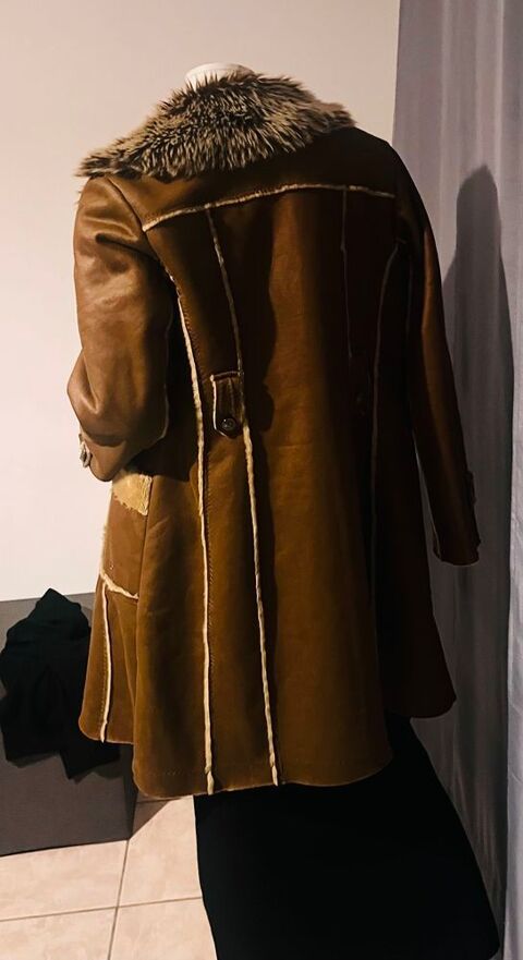 veste longue imitation peau retourner 25 Dijon (21)