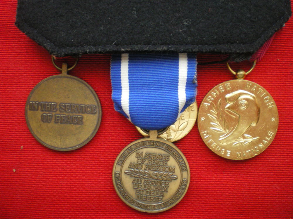 Barrette de quatre m&eacute;dailles D&eacute;fense Nationale ONU OTAN etc. 