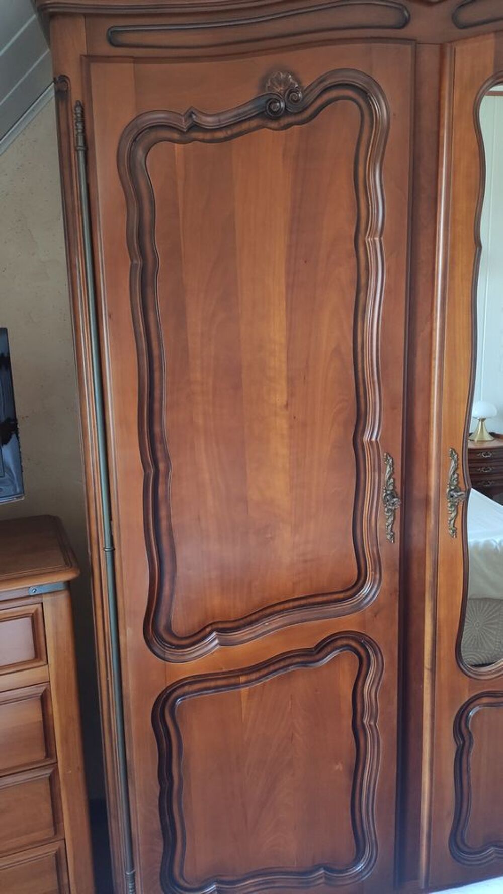 chambre &agrave; coucher en merisier Meubles