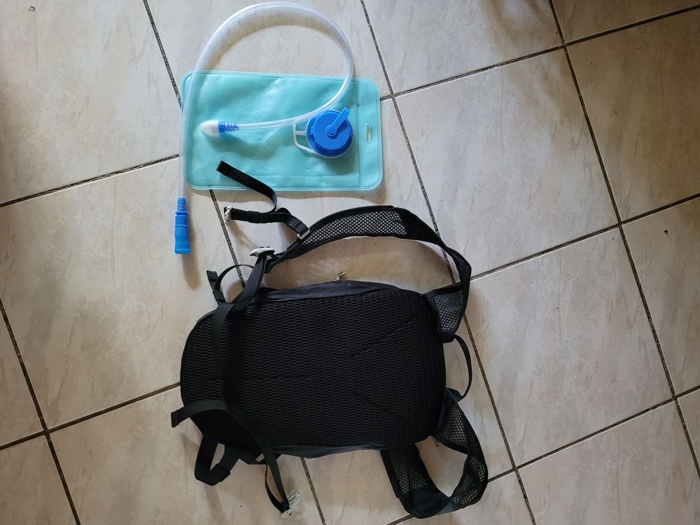 Sac &agrave; dos de randonn&eacute;e Crxss II CT WB 5 et poche a eau Sports