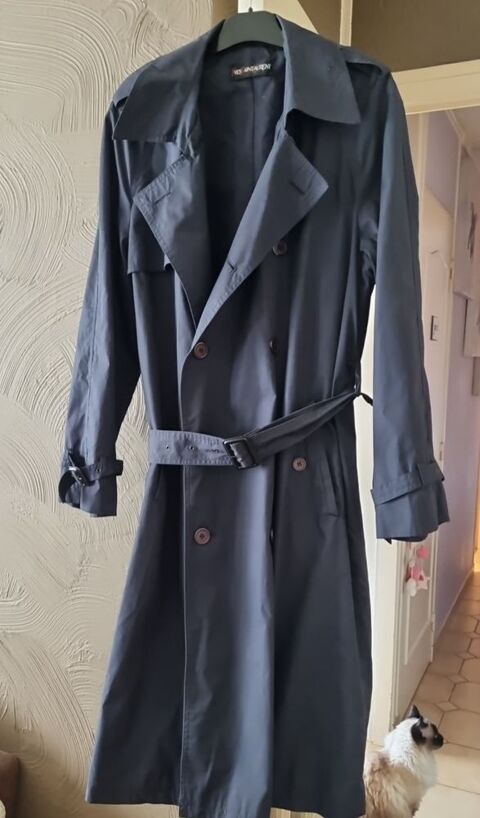 Trench homme Taille L. Yves Saint Laurent. 200 Oullins (69)