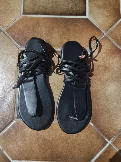 Paire de Tong noire à lanière pour femme taille 38 1 Vulbens (74)