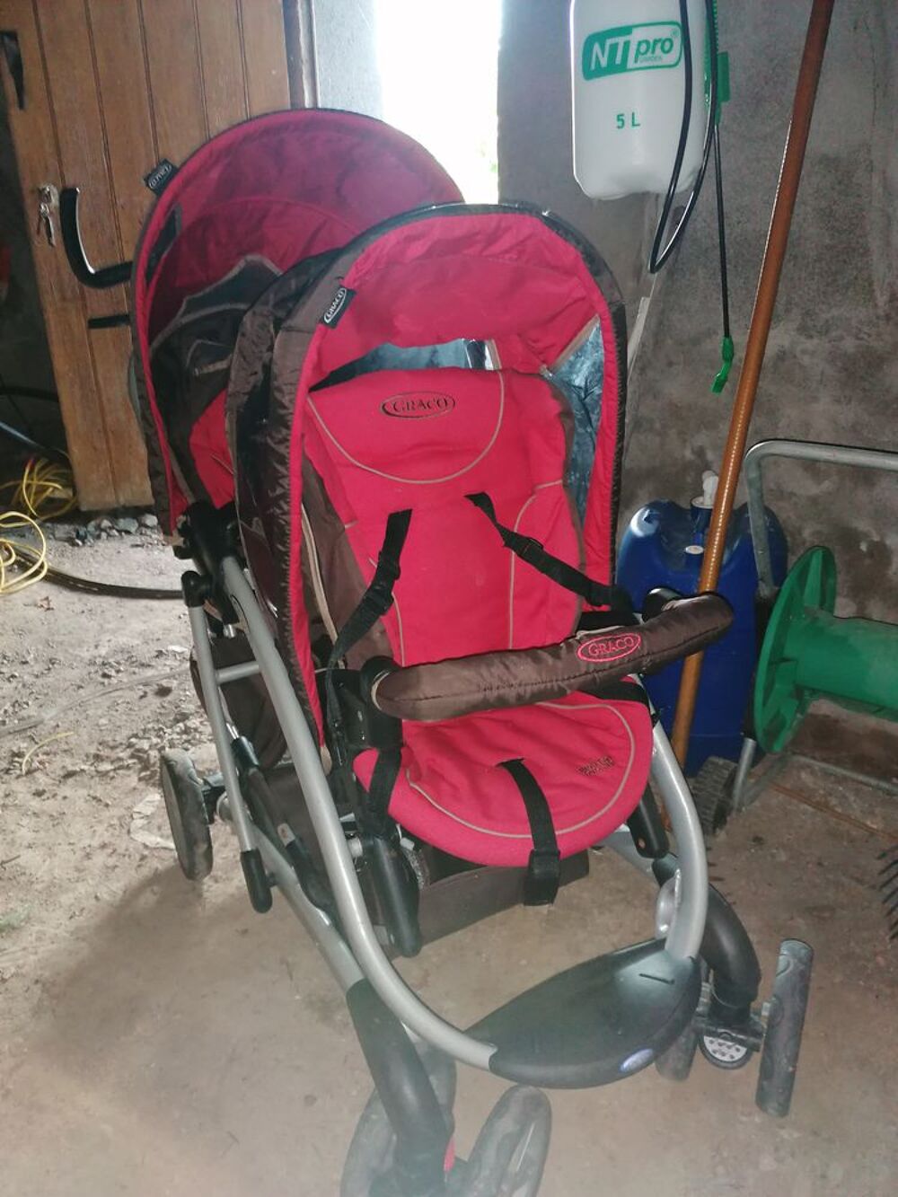 Poussette double Graco avec un cosi et un support voiture Puriculture