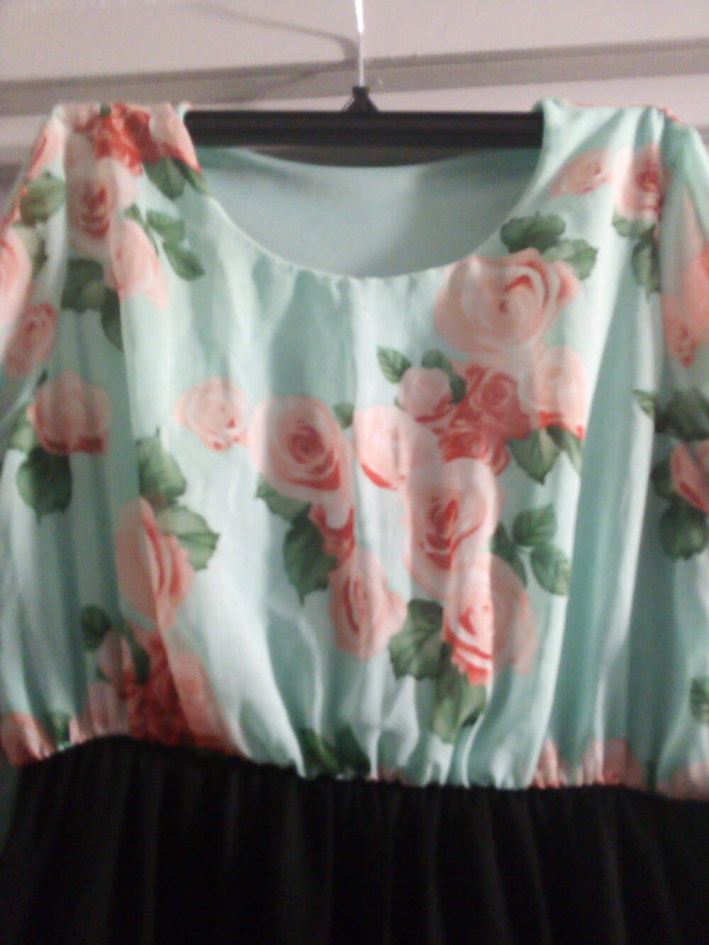 Robe longue haut vert imprim&eacute; bas noir Vêtements