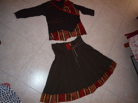 NEUFS :T-shirt manches longues + jupe assortie grande taille 20 Agde (34)