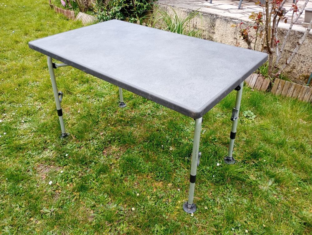 Table de jardin rectangulaire grise Jardin
