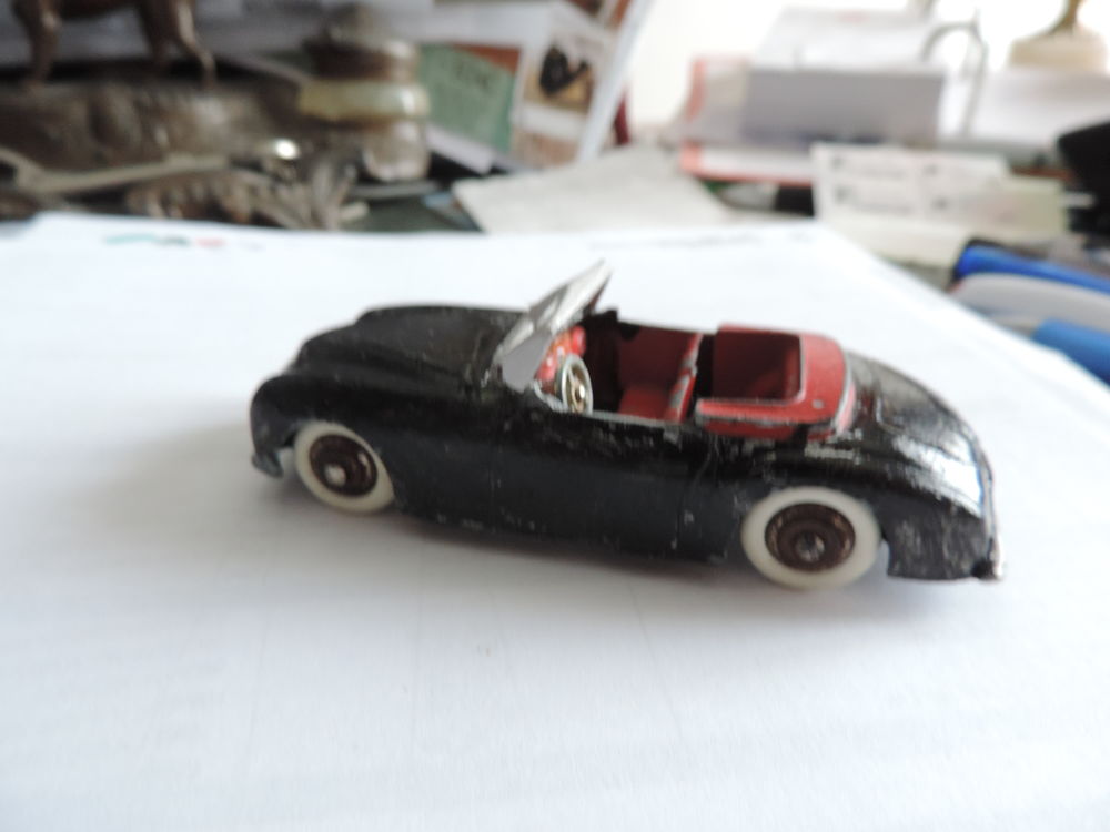 DINKY TOYS - SIMCA 8 SPORT. Echelle : 1/43 &egrave;me. 