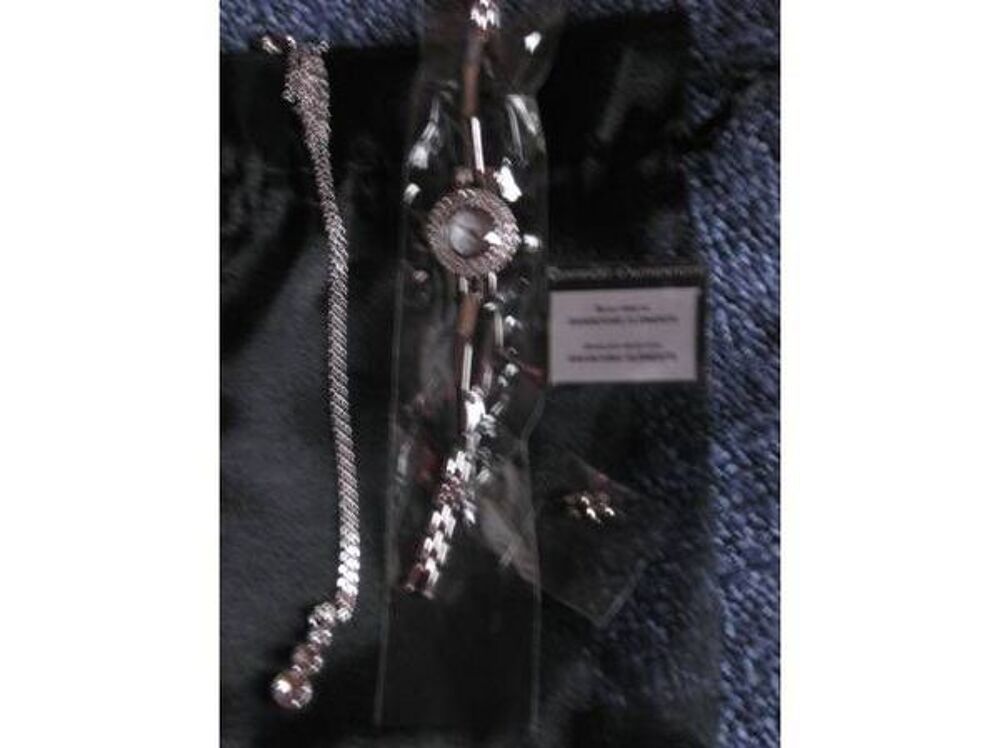 Parure CELSIOR boucles d'oreilles et d'une montre Bijoux et montres