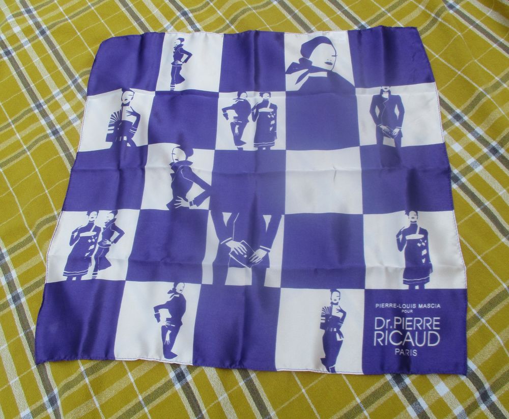 Foulard Carr&eacute; Satin&eacute; de 51 cm : Marque "Pierre-Louis MASCIA" Vêtements