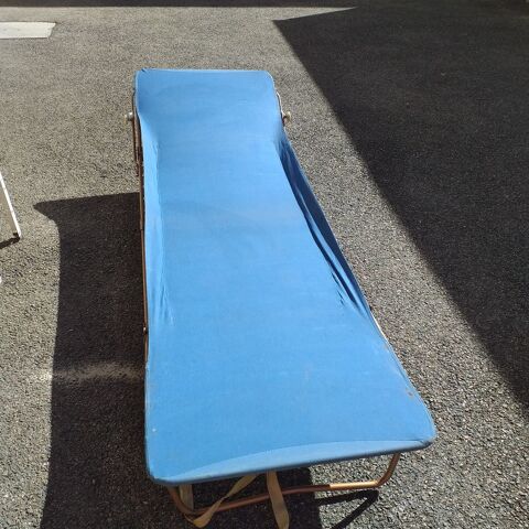 Lit de camp bleu  LAMA  25 Villars (42)