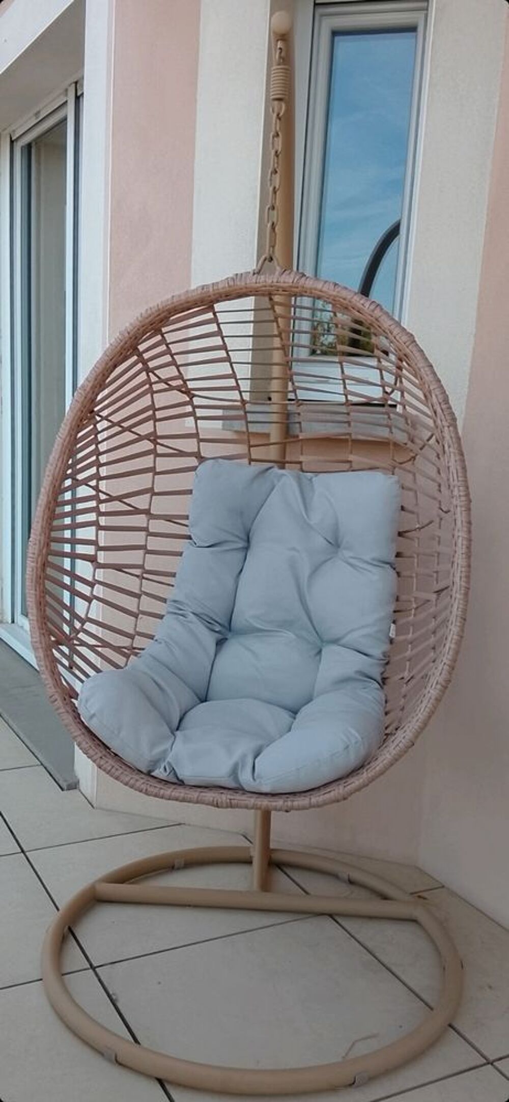 Outsunny fauteuil suspendu Egg en r&eacute;sine tress&eacute;e beige Meubles