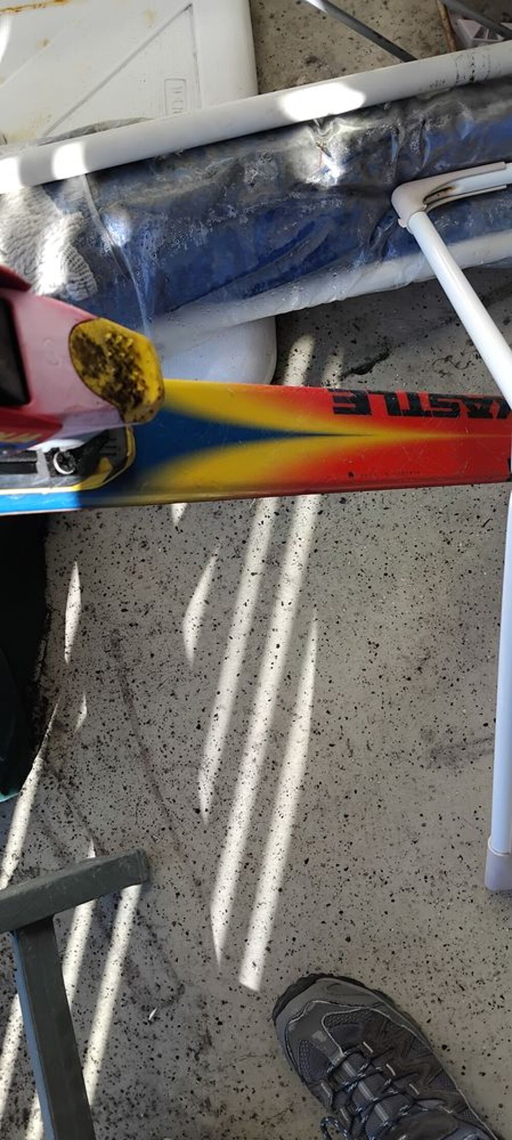 deux paires de skis Sports