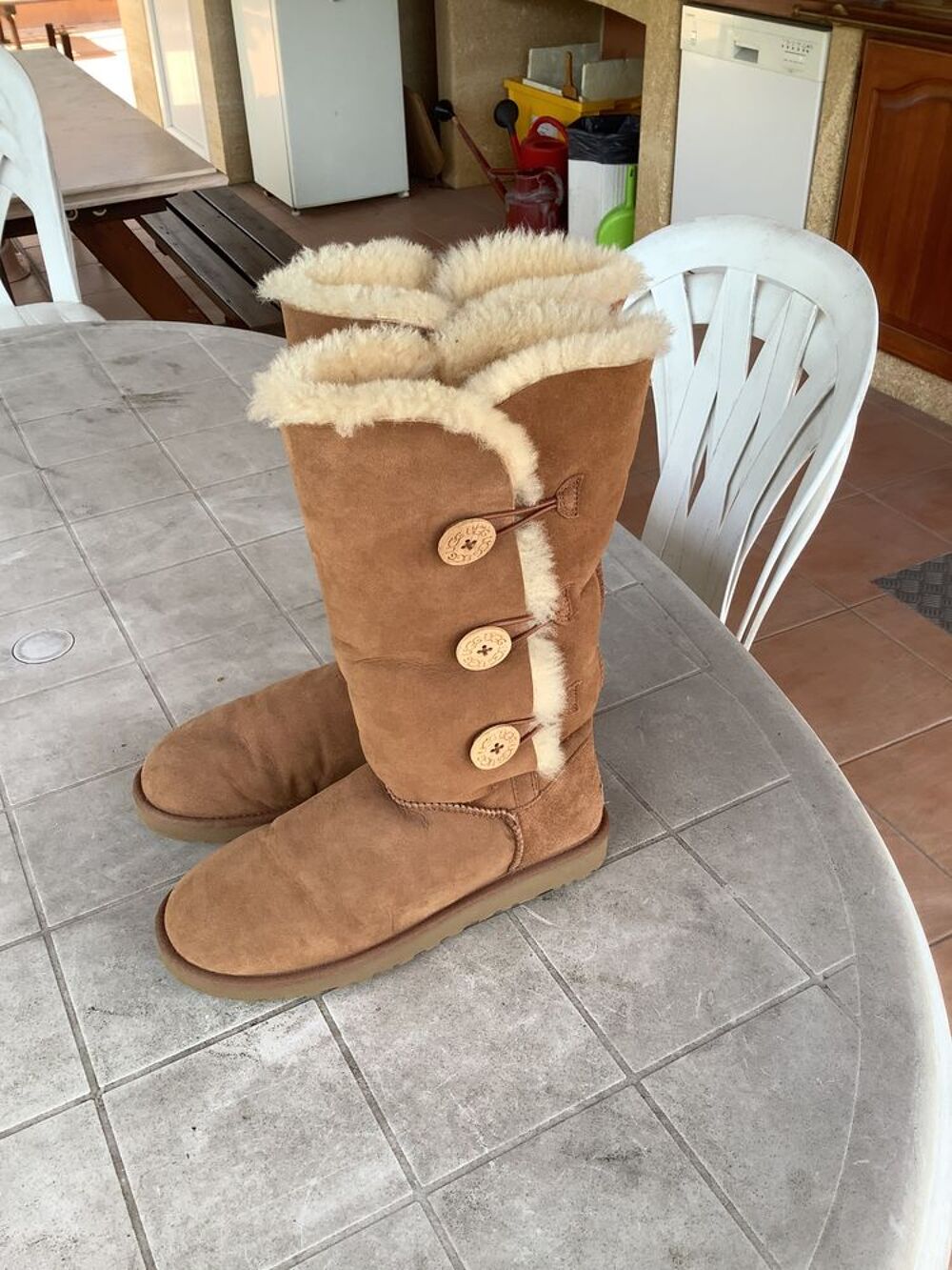 Particulier vent une paire de bottes de marque UGG Chaussures