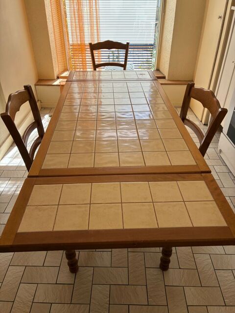 D'UNE TABLE À MANGER + 4 CHAISES 0 La Réole (33)