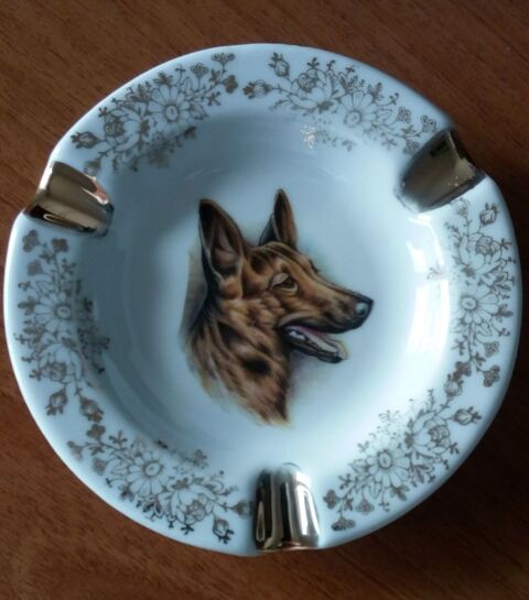 Cendrier Chien Porcelaine d'Art 13 La Courneuve (93)