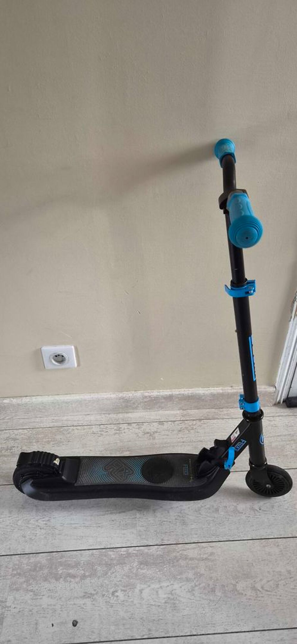 Trottinette &eacute;lectrique E-120 Fluxx €" Id&eacute;al pour d&eacute;buter (d&egrave;s 6 ans) Jeux / jouets
