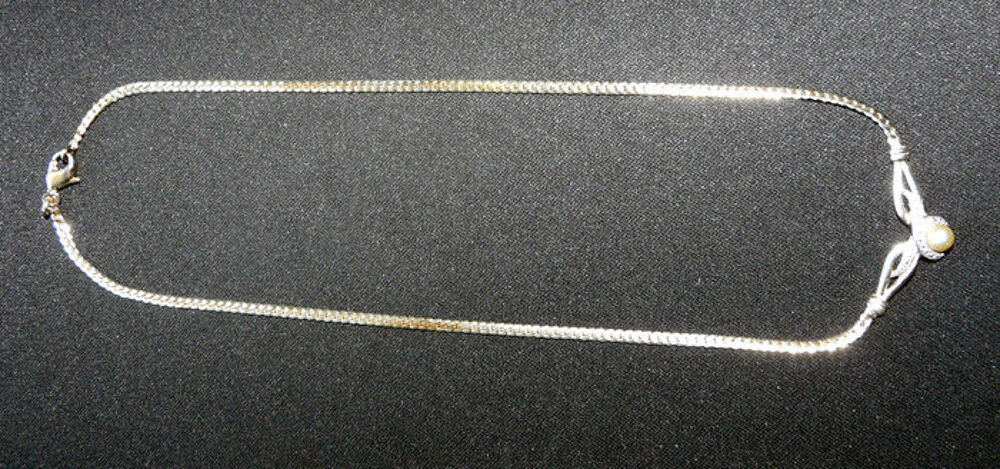 Collier ras-de-cou &eacute;l&eacute;gant argent&eacute; orn&eacute; de brillants + Perle Bijoux et montres