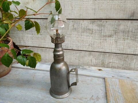 Ancienne Petite Lampe à Pétrole Briquet sans Soudure
25 Loches (37)