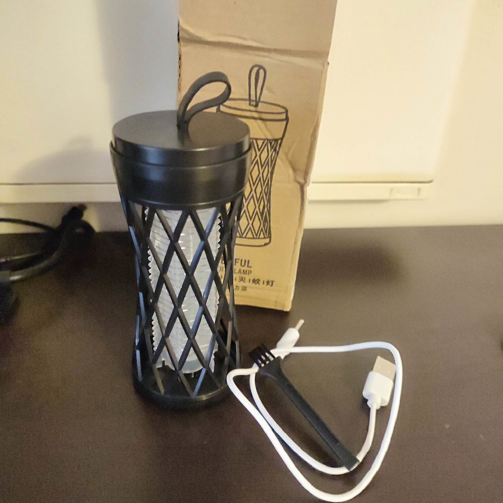 Lampe anti moustique Electroménager