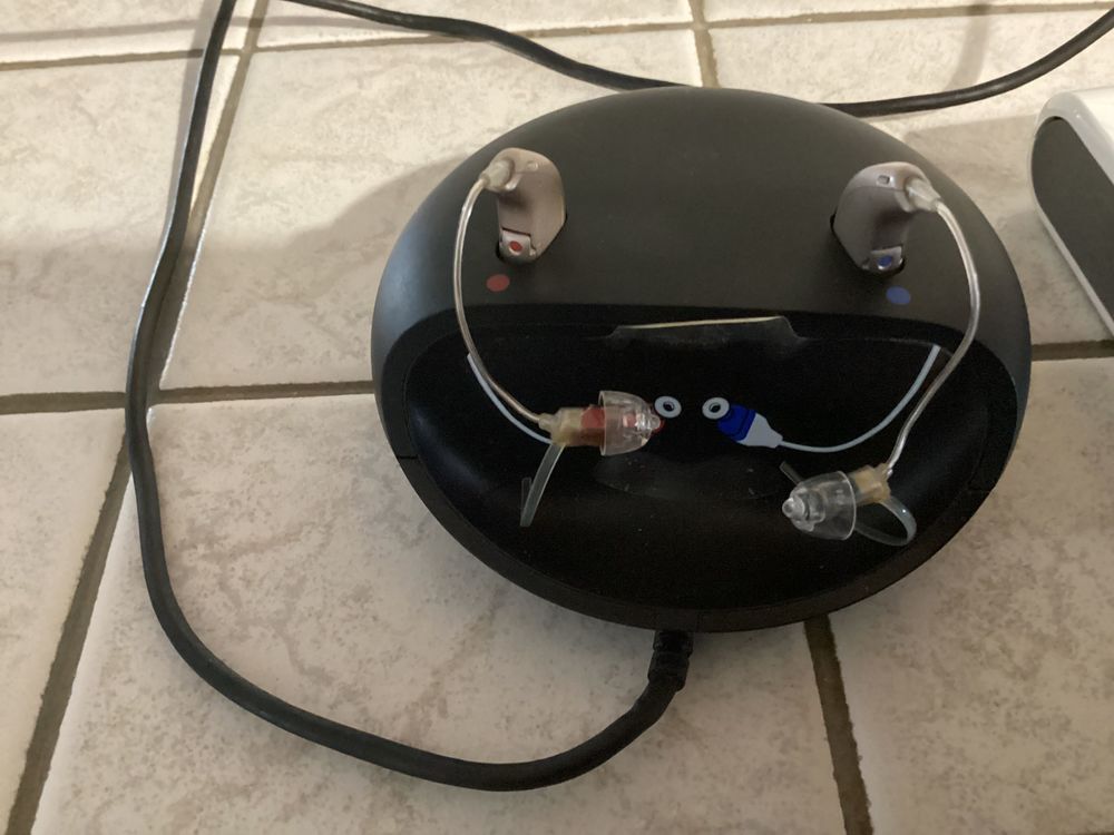 Paire d'appareils auditifs rechargeables Audika Full F500 miniRITE R + chargeur Accessoires
