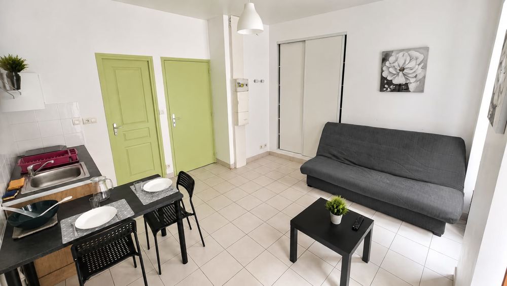 Location Appartement ? Studio meublé 20 m² ? Centre-ville d'Aubenas Aubenas