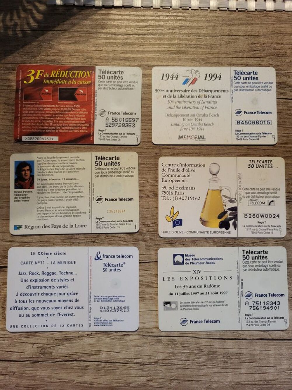 Lot d'anciennes cartes t&eacute;l&eacute;phoniques. 