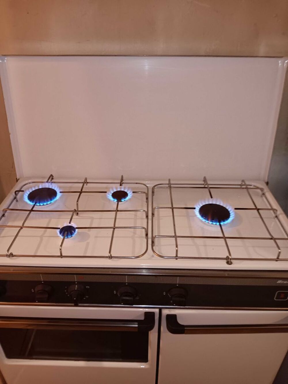 piano Gaziniere Brandt Equip&eacute;es Tout Gaz Bouteille Four Multif Catalyse Grilloir Haut/Bas Gaz +Bouteille pleine +D&eacute;tendeur +Tuyaux Tbeg Electroménager