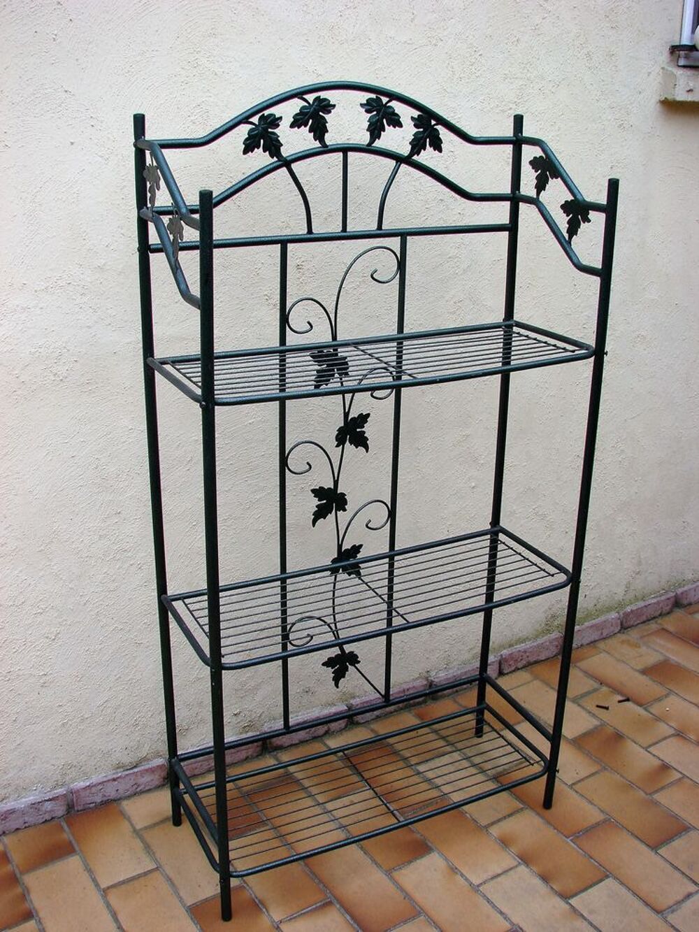 ETAGERES ET TABLE BASSE Meubles