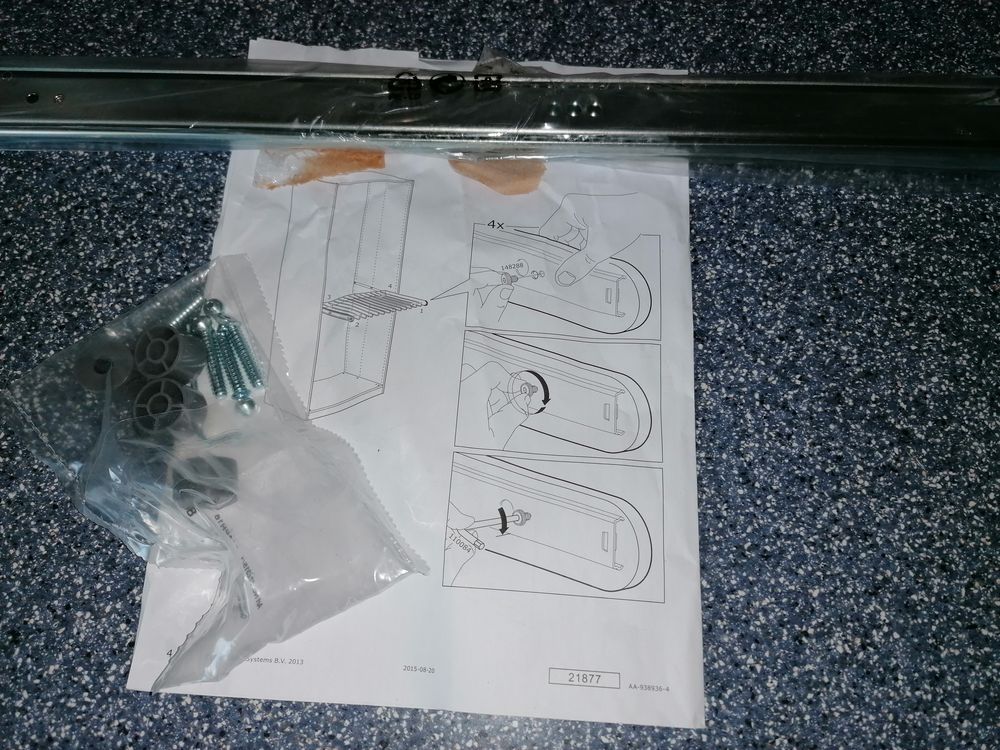 Porte pantalon &agrave; fixer dans une armoire Meubles