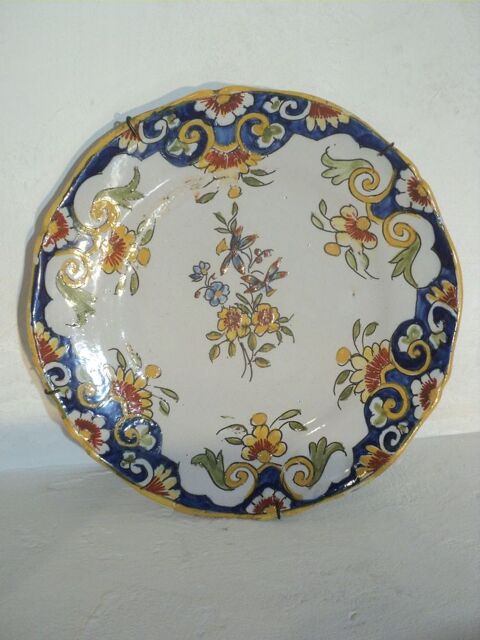 Assiette Faïence Vieux Rouen.
25 Loches (37)