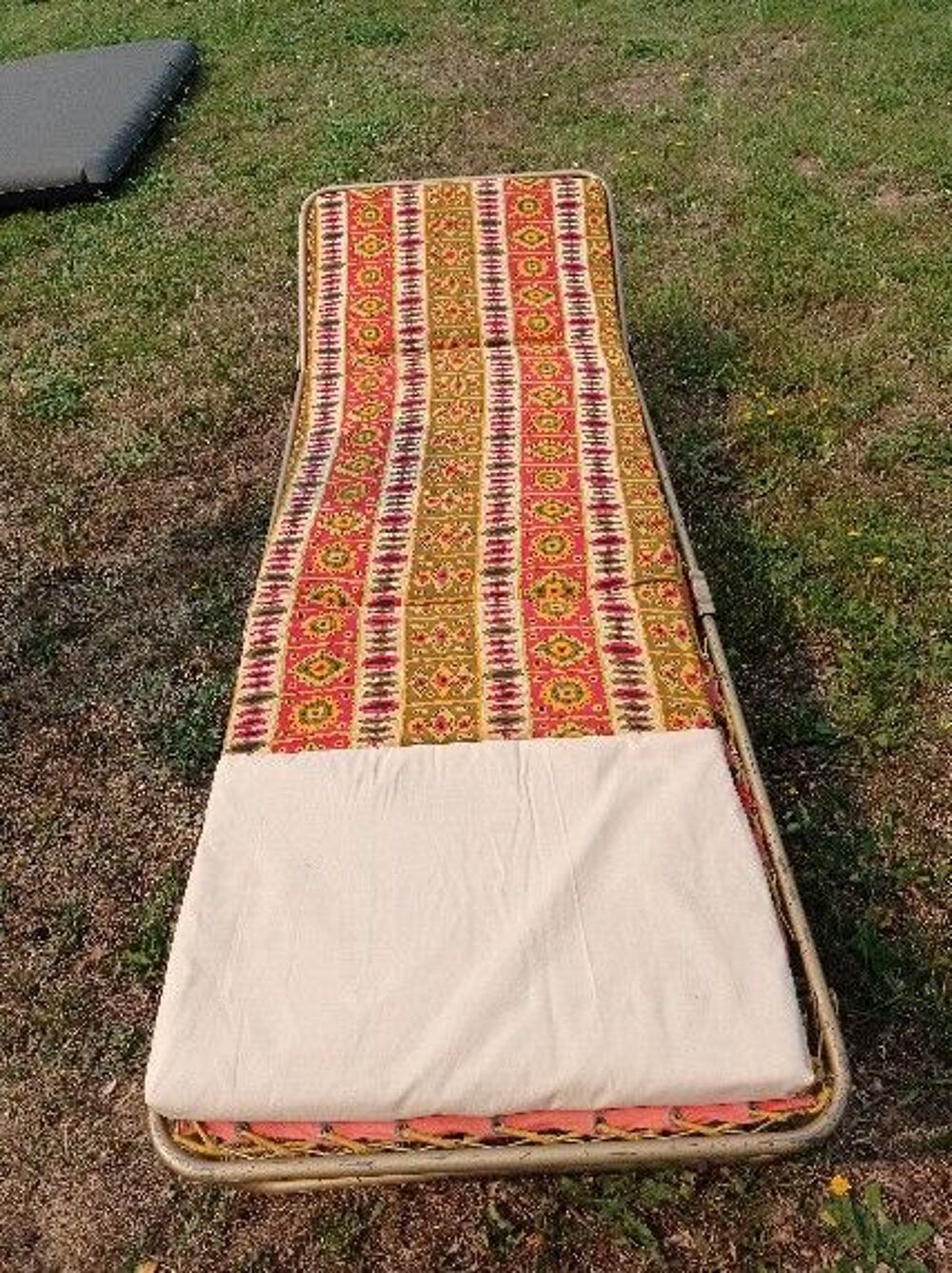 Deux lits de camp vintage Meubles