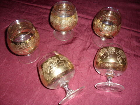 5 VERRES A DIGESTIFS ,DECOR DOR�
48 Vichy (03)