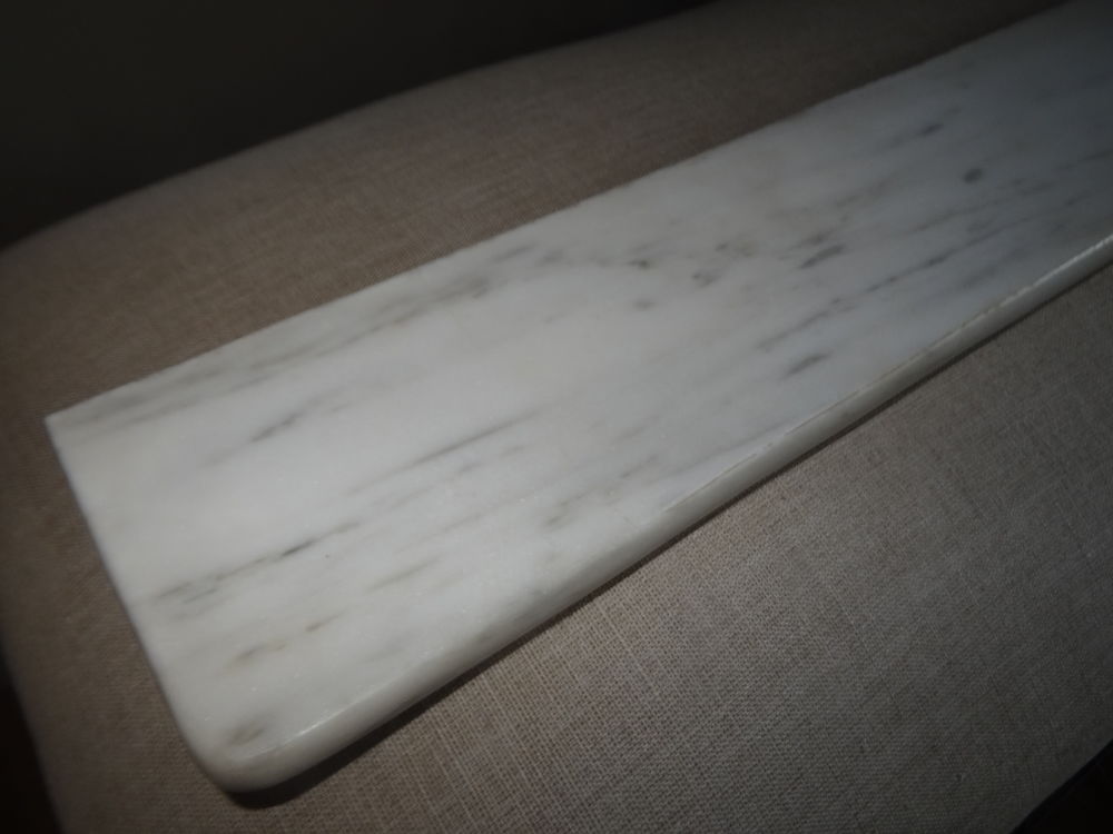 Tablette pour radiateur, en marbre blanc Décoration