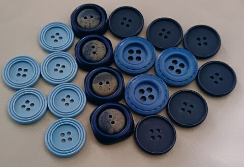 Rare ensemble de 19 boutons couture - D�grad� de Bleus - 
38 Thonon-les-Bains (74)