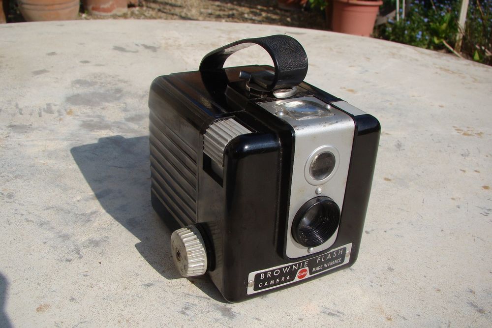 Ancien appareil photo Brownie flash KODAK - ann&eacute;es 1950 Photos/Video/TV