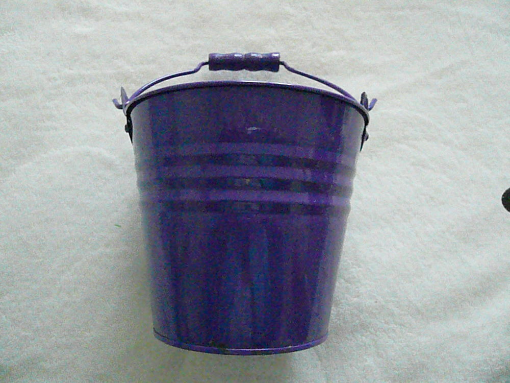 Pot violet en m&eacute;tal Décoration