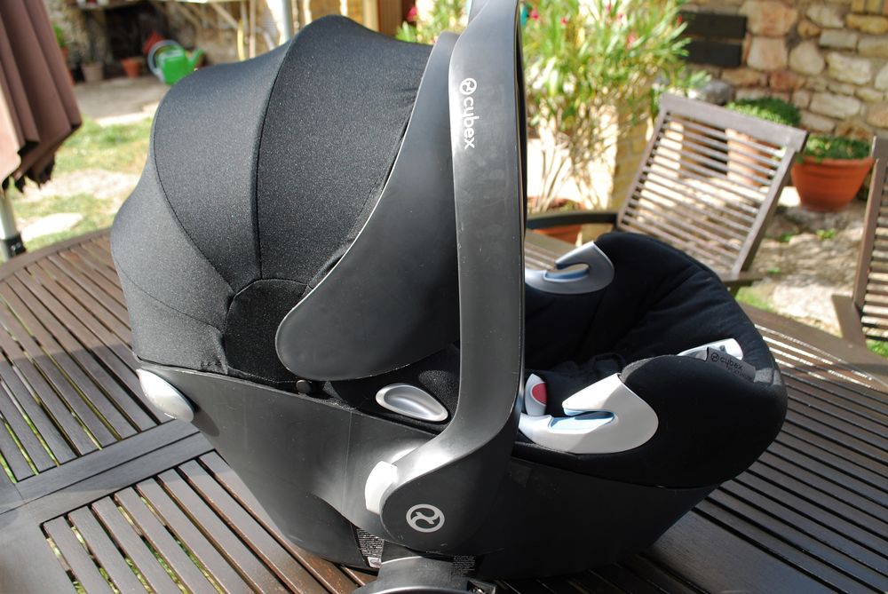 Si&egrave;ge Auto B&eacute;b&eacute; Aton Q Stardust Black en tr&egrave;s bon &eacute;tat Puriculture