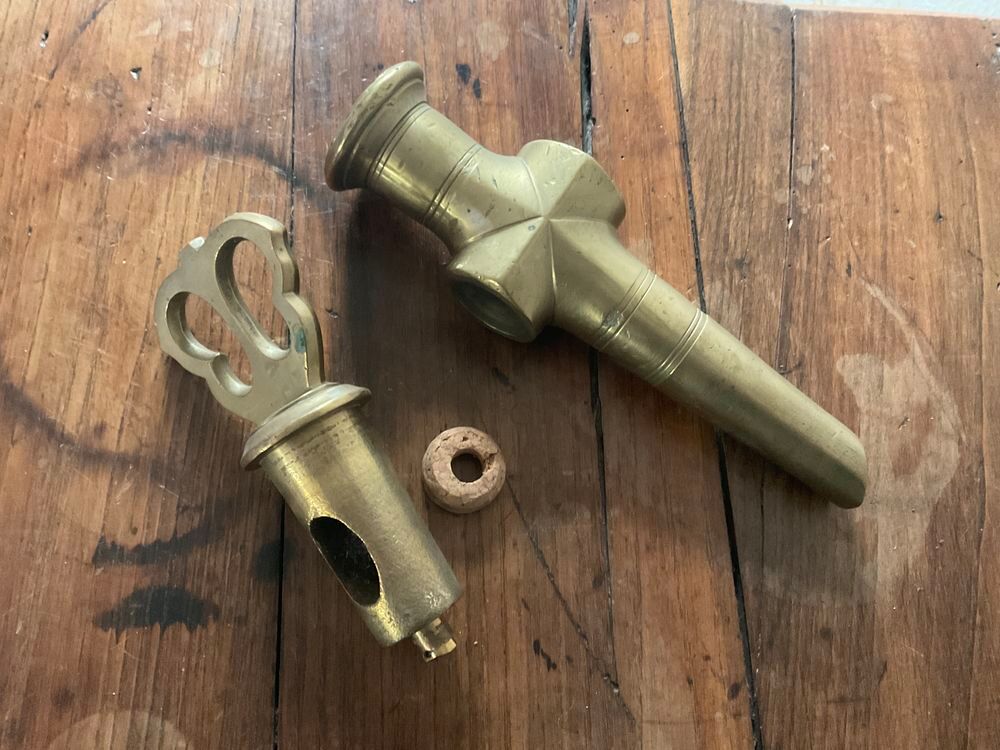 Ancien robinet de fut en bronze ou laiton 
